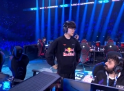 南宫体育-雄鹿不断突破！，Faker连续十场比赛得分超过战术调整观众掌声雷动(三届全球总决赛冠军中单faker)