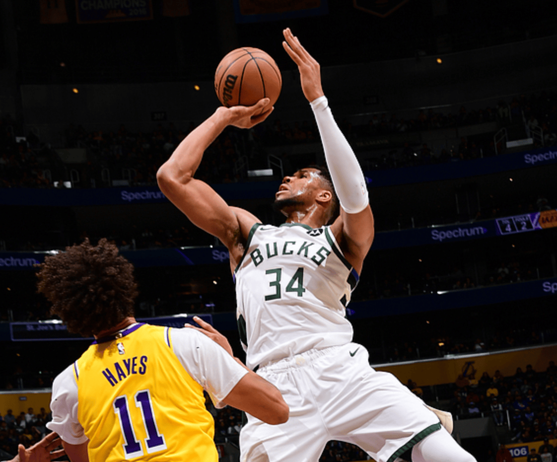 字母哥连续十五场比赛得分超过问鼎冠军，热火挑战极限！的简单介绍